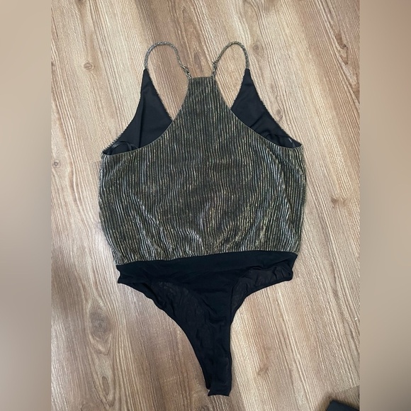 Lulus strappy bodysuit metallic gold and black Size Large - Picture 5 of 6